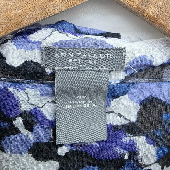 Ann Taylor Petites Blue Purple Abstract Blouse Button Front Roll Tab Size 4P - Picture 7 of 9